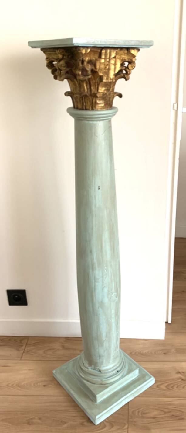 Superb patinated wooden column with Corinthian capital. late 18th century early 19th century