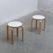 Paire de tabourets 'E60' par Alvar Aalto pour Artek, 1933