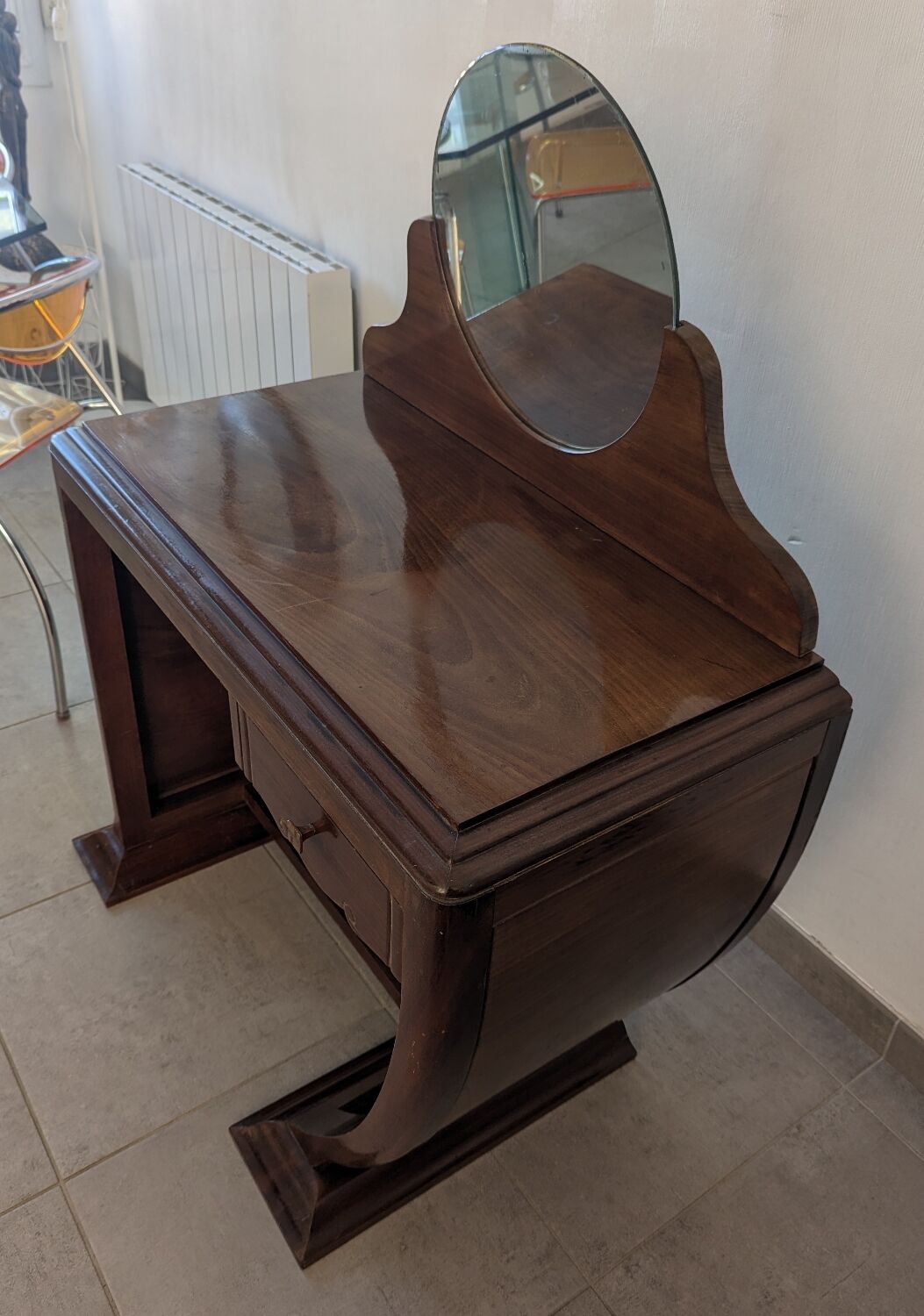 Hairdresser art deco liner