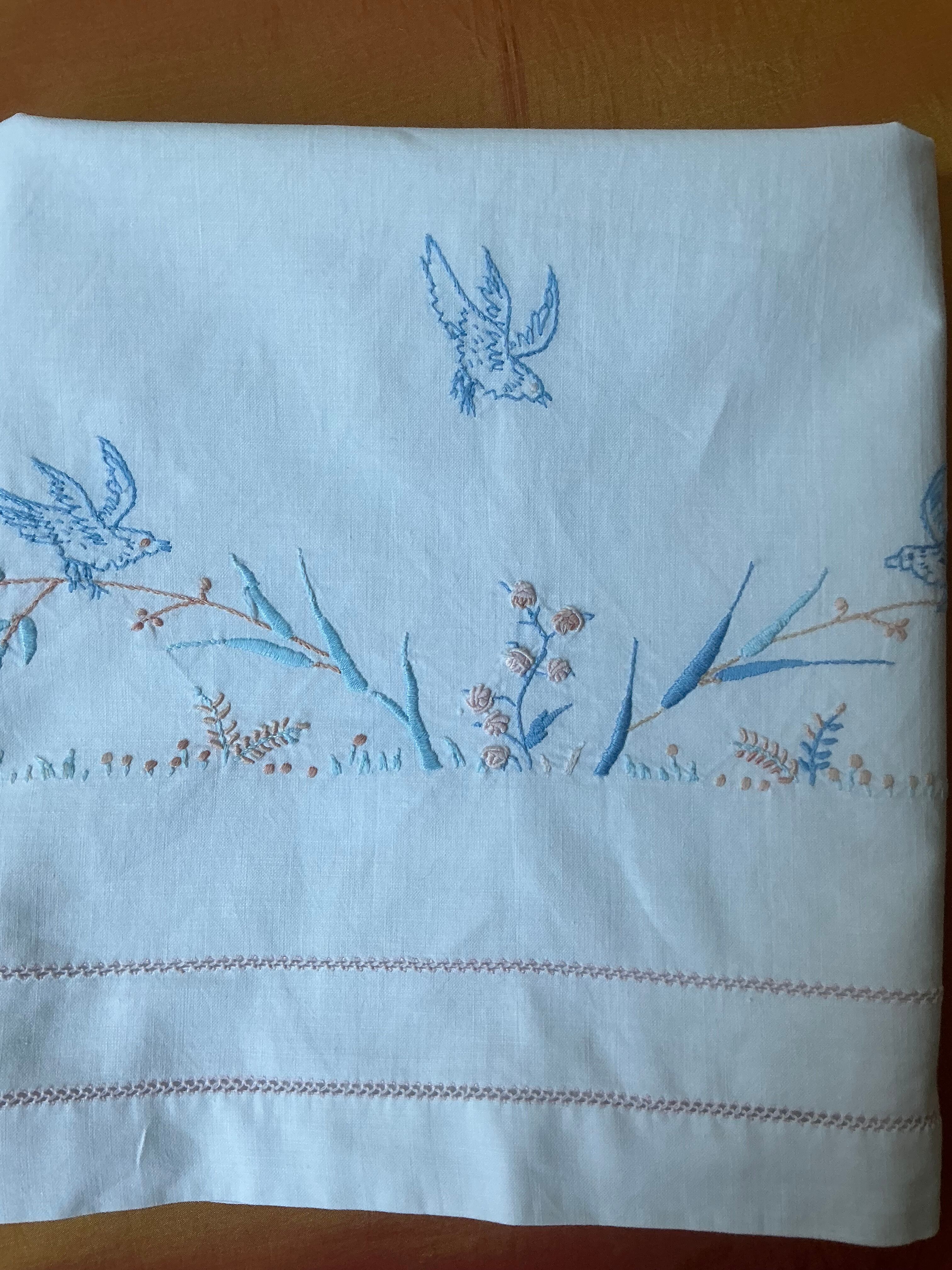 Embroidered children's sheet 112 X 78 cm