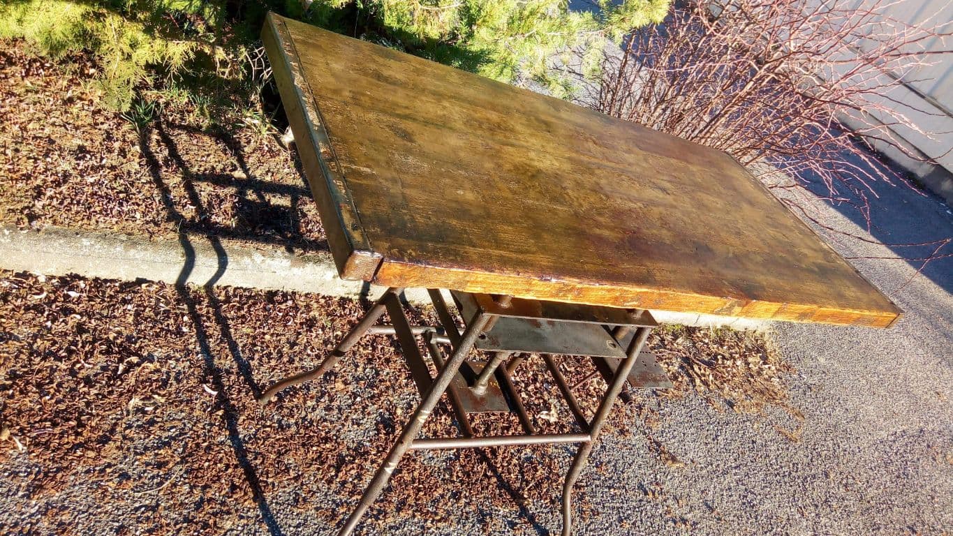 Table with sawmill foot