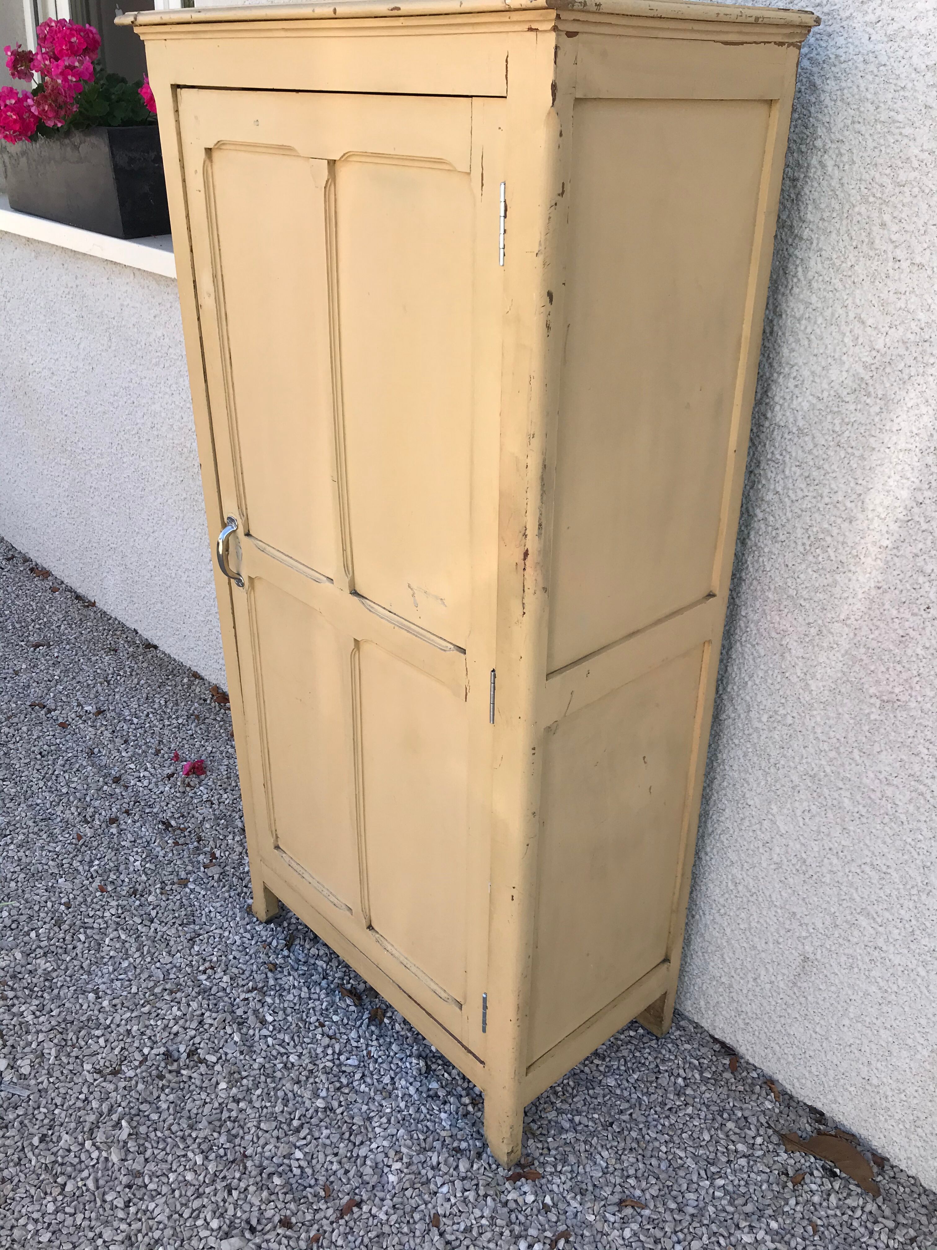 Yellow Parisian wardrobe