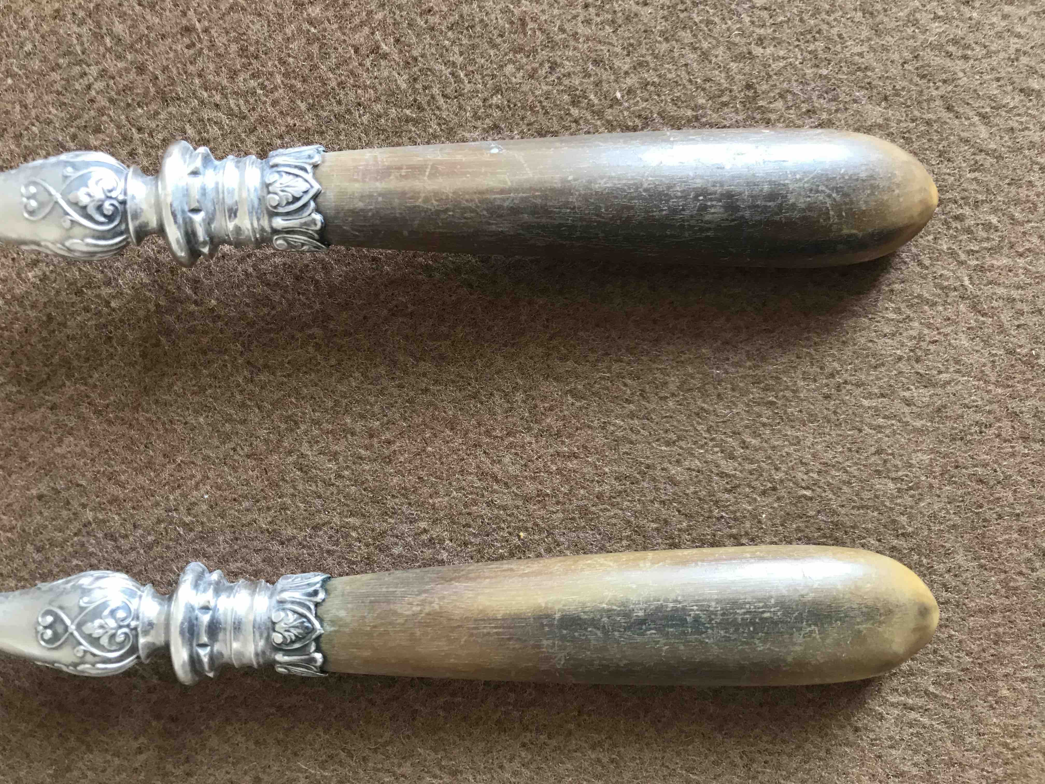 Service cutlery in horn, silver metal and wood in their box