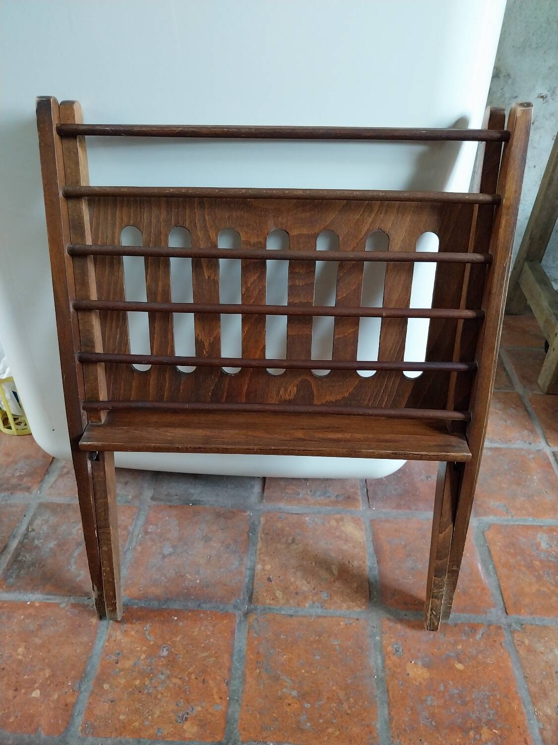 Folding magazine rack by Cees Braackman