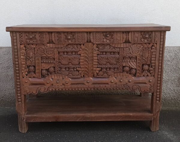 Coffre haut ancien en bois