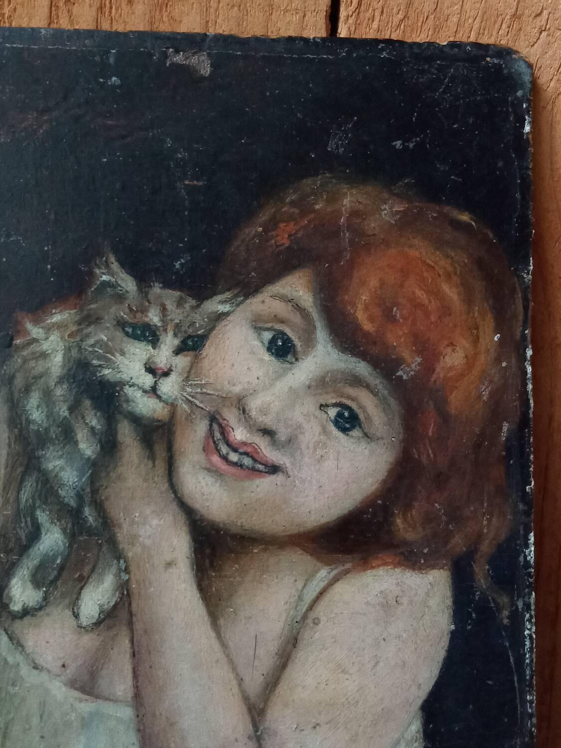 Portrait enfant et chat sur panneau de bois