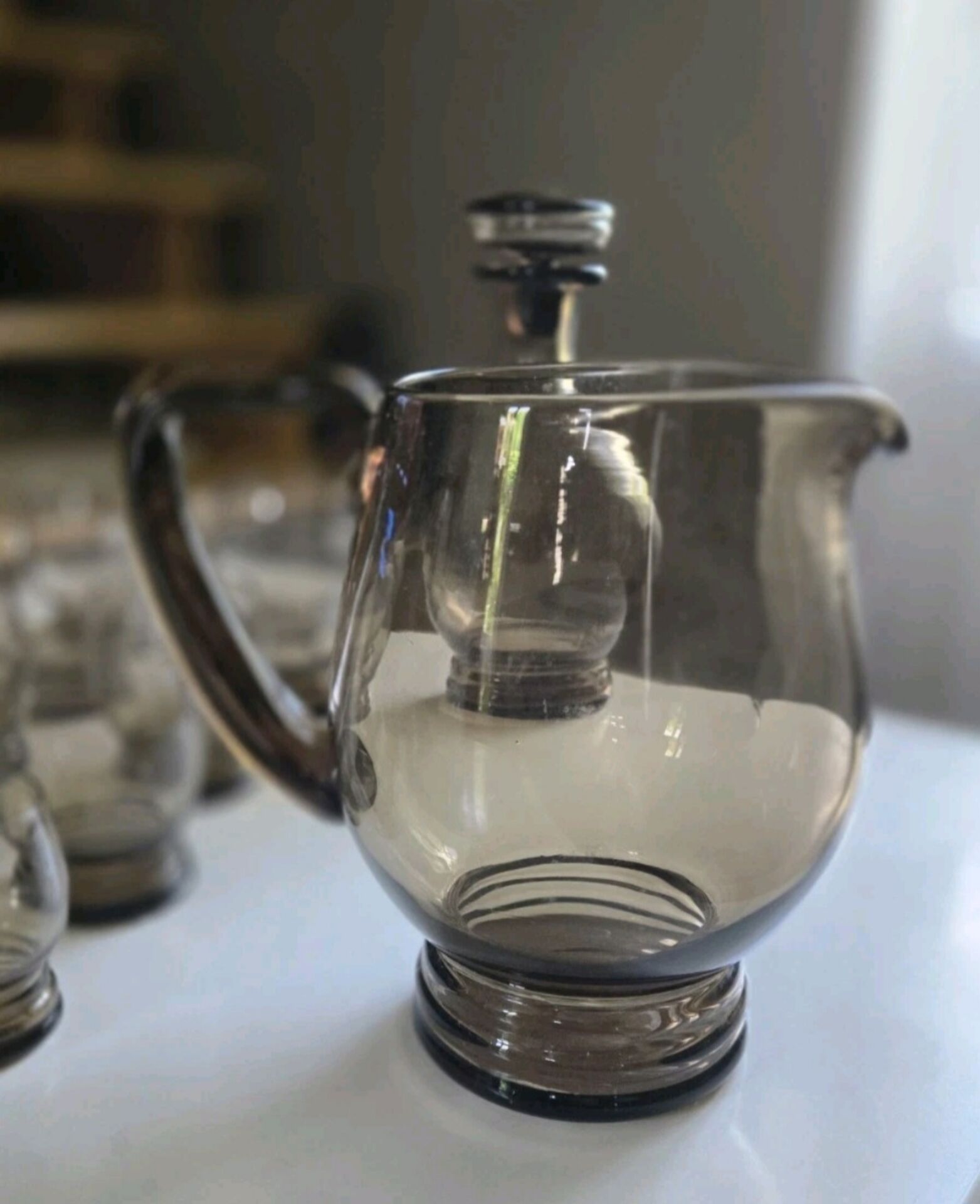 Magnificent Service of Tinted Glasses from the 50s-60s / 18 Glasses and 2 Jugs