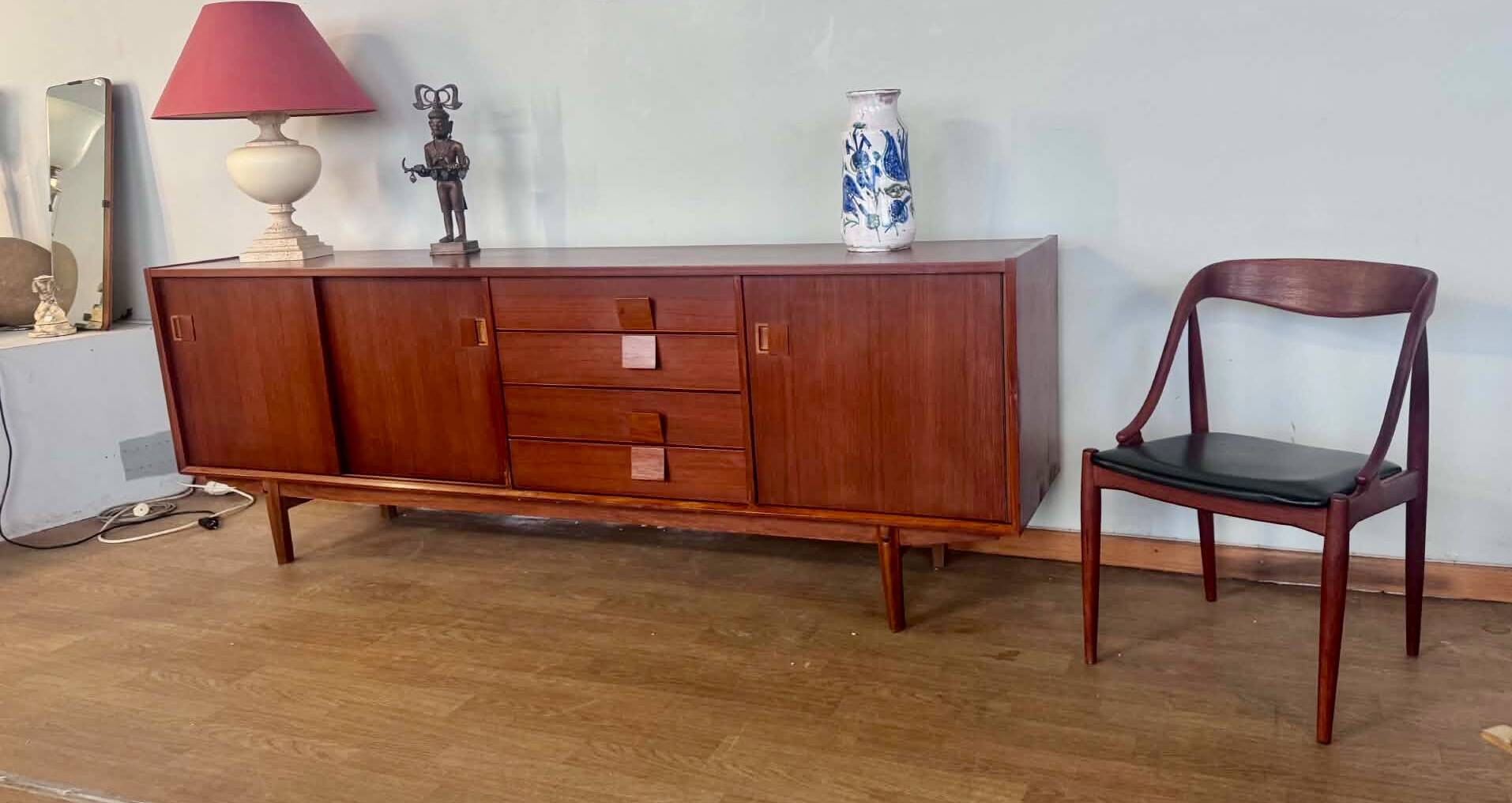 Scandinavian teak sideboard, 230 cm long, with 3 doors and 4 drawers.