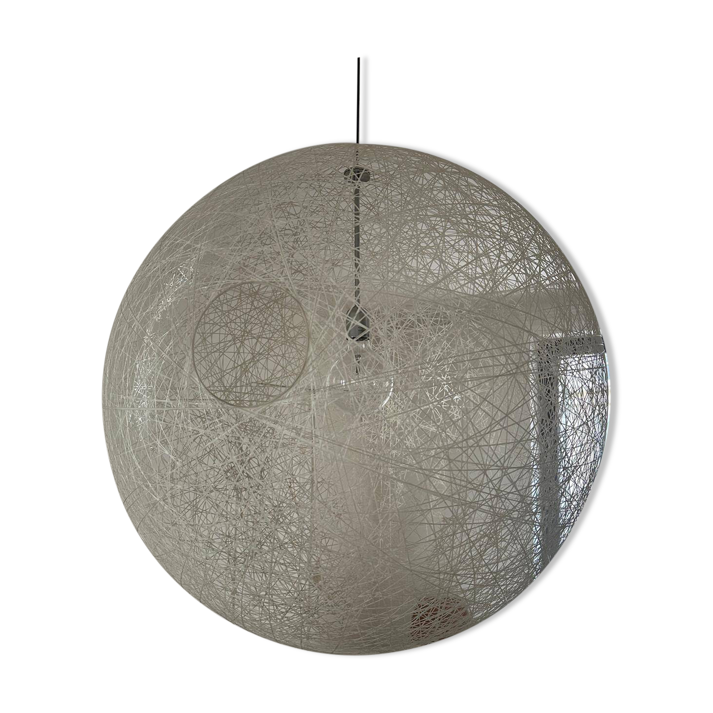 Random suspension model by the brand Moooi.