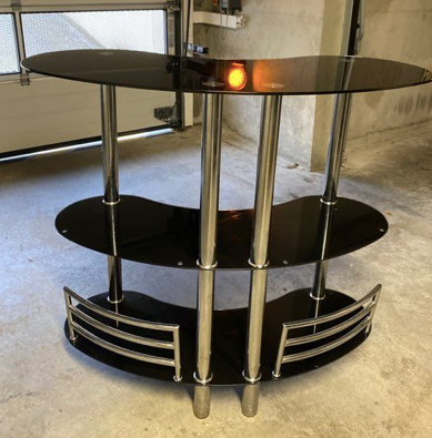 Black bar counter
