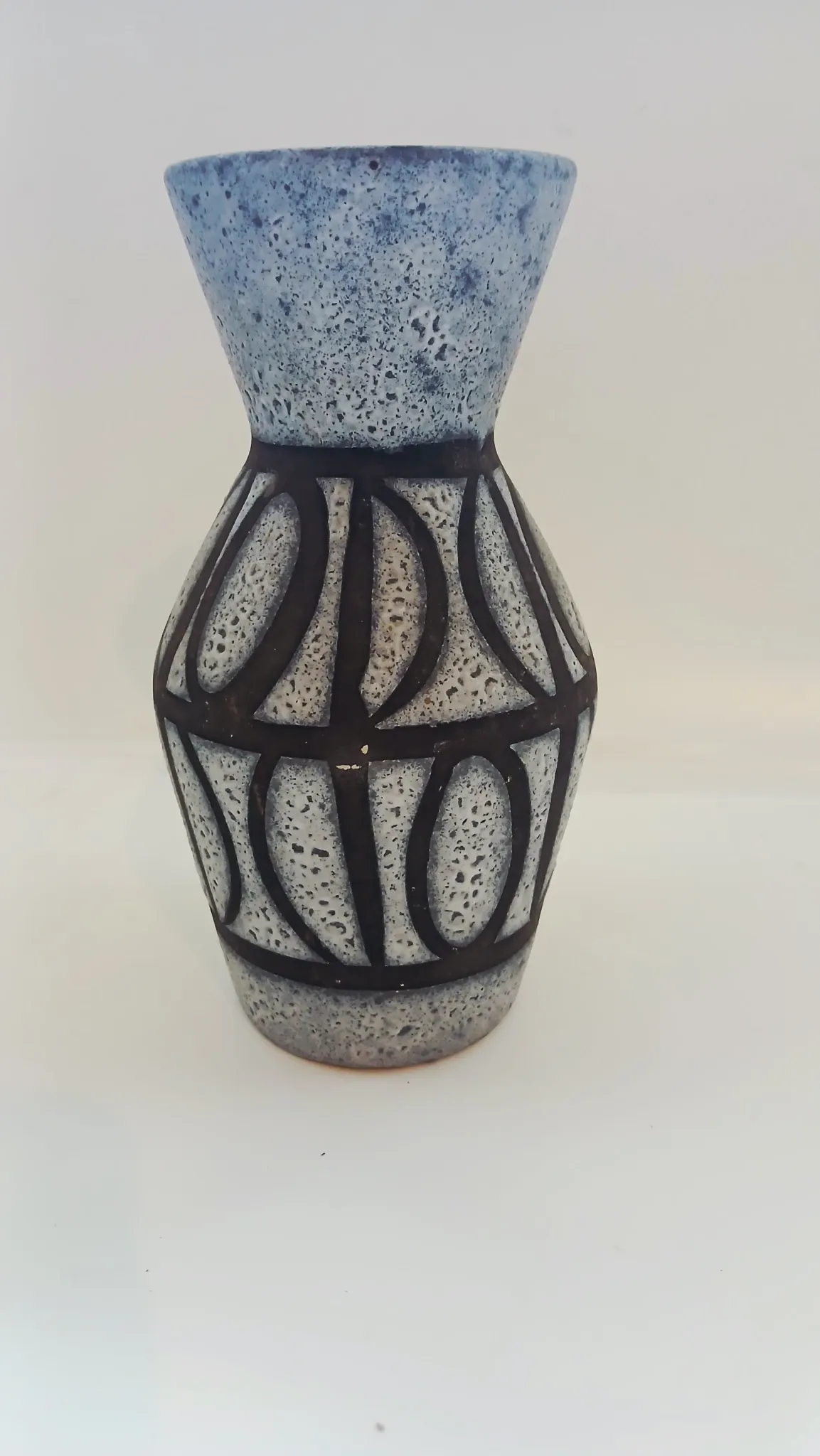 Diabolo/hourglass vase West Germany 60s/70s model 523/18