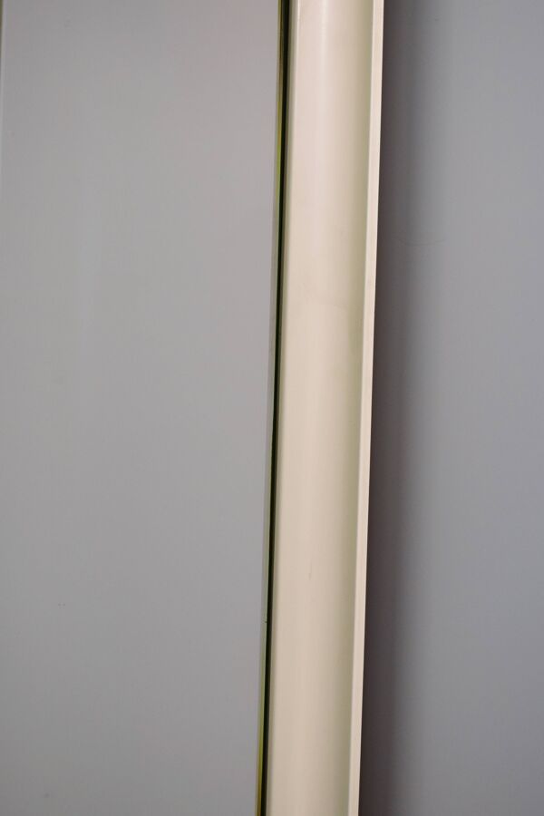 Miroir ovale, bois laqué blanc 1960