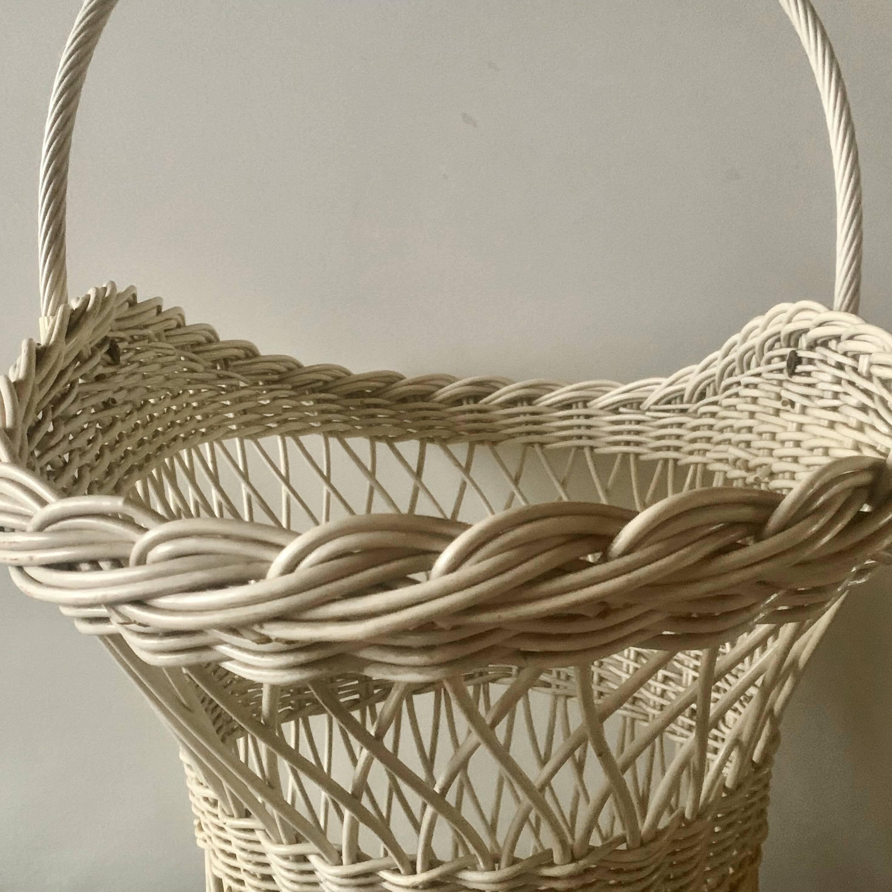 Large vintage wicker basket -