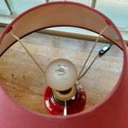 Vintage ceramic table lamp with a lacquered finish, golden potiche base and brass.