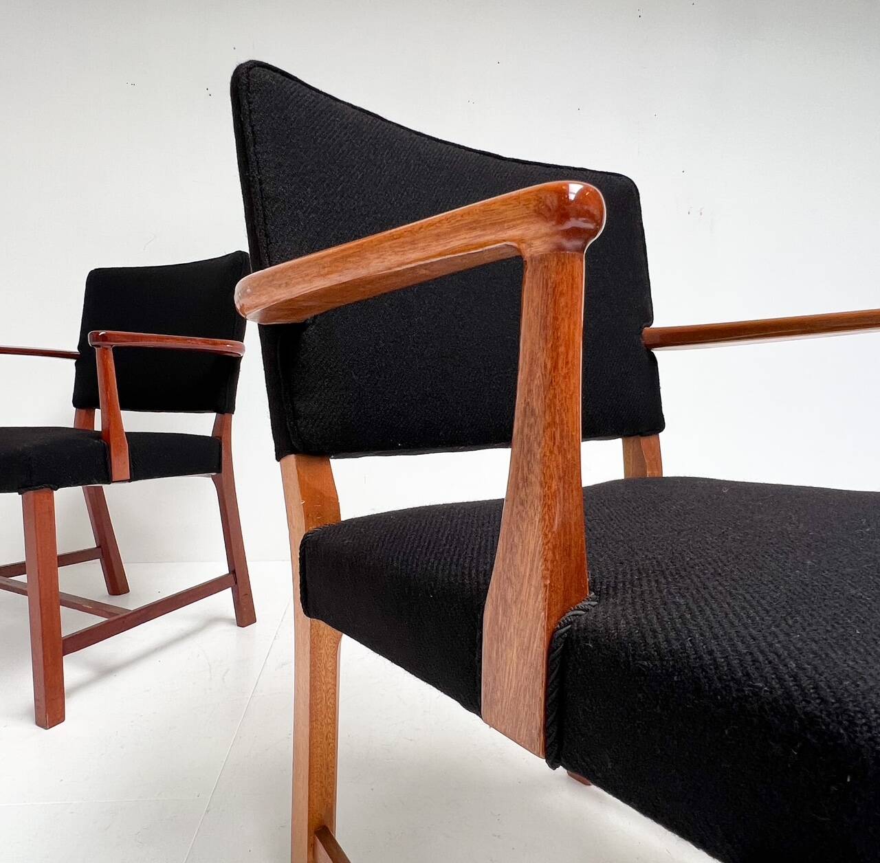 Ensemble de 2 chaises danoises en acajou par Erik Bjorn Olsen, années 1970