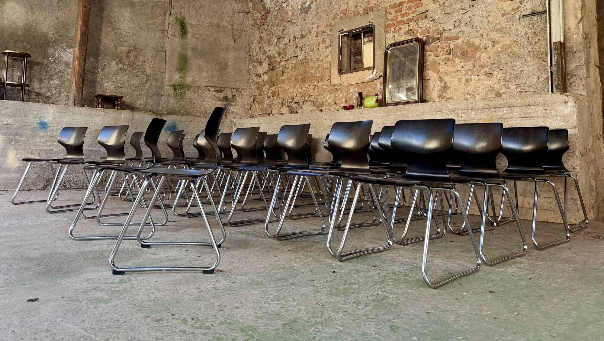 ✨ Set of 100 black Pagholz Flototto chairs – Chrome tubular frame