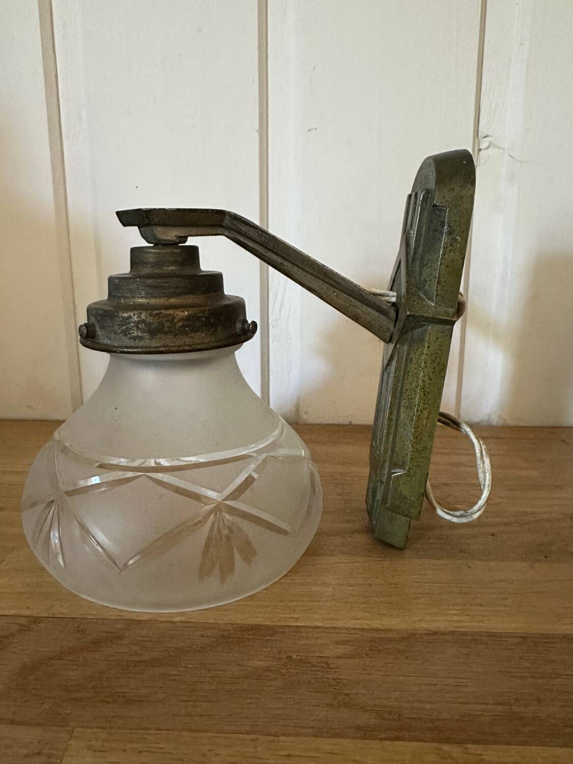 Art Deco wall lamp in metal and glass