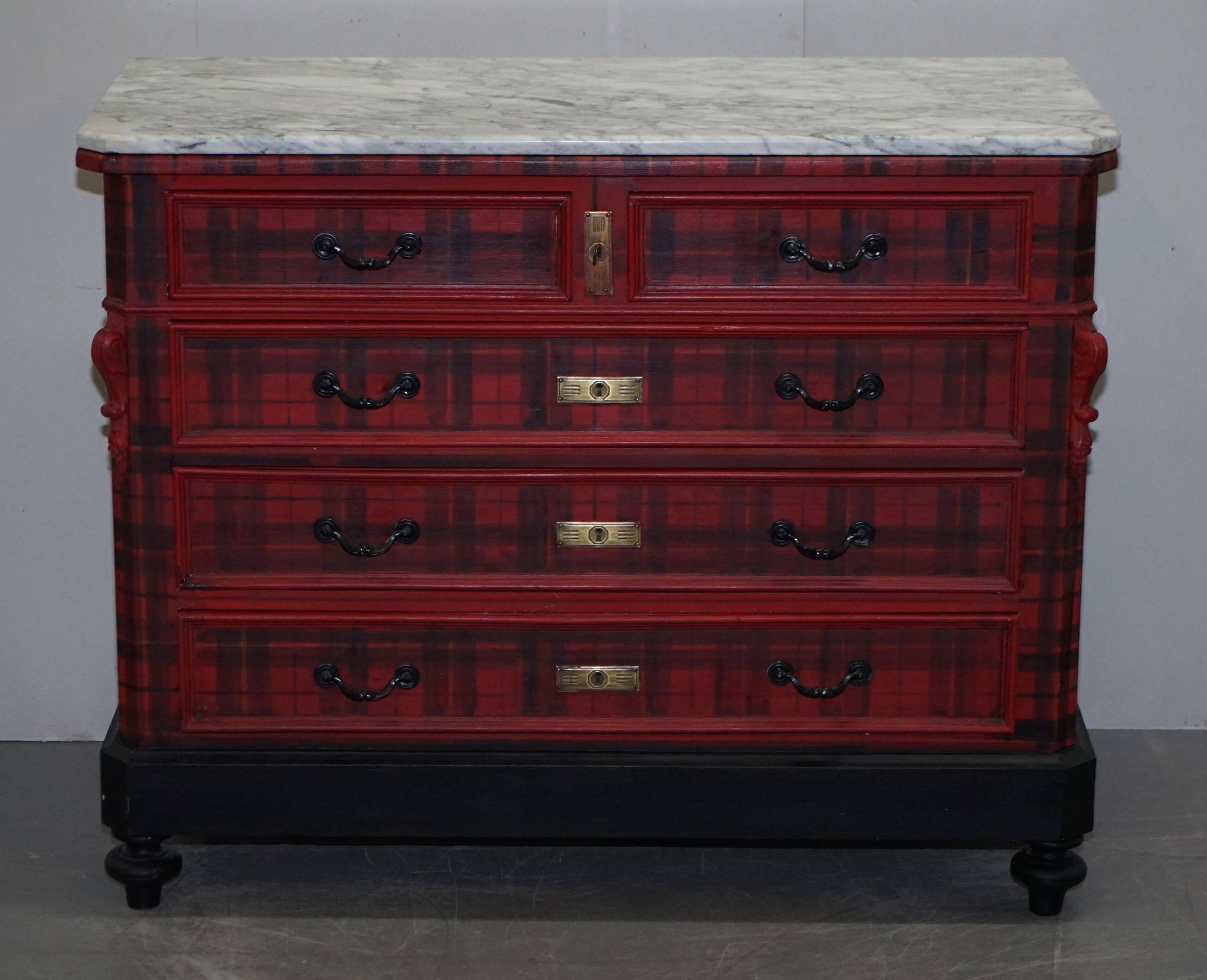 Commode Victorienne avec Revêtement Tartan et Plateau en Marbre