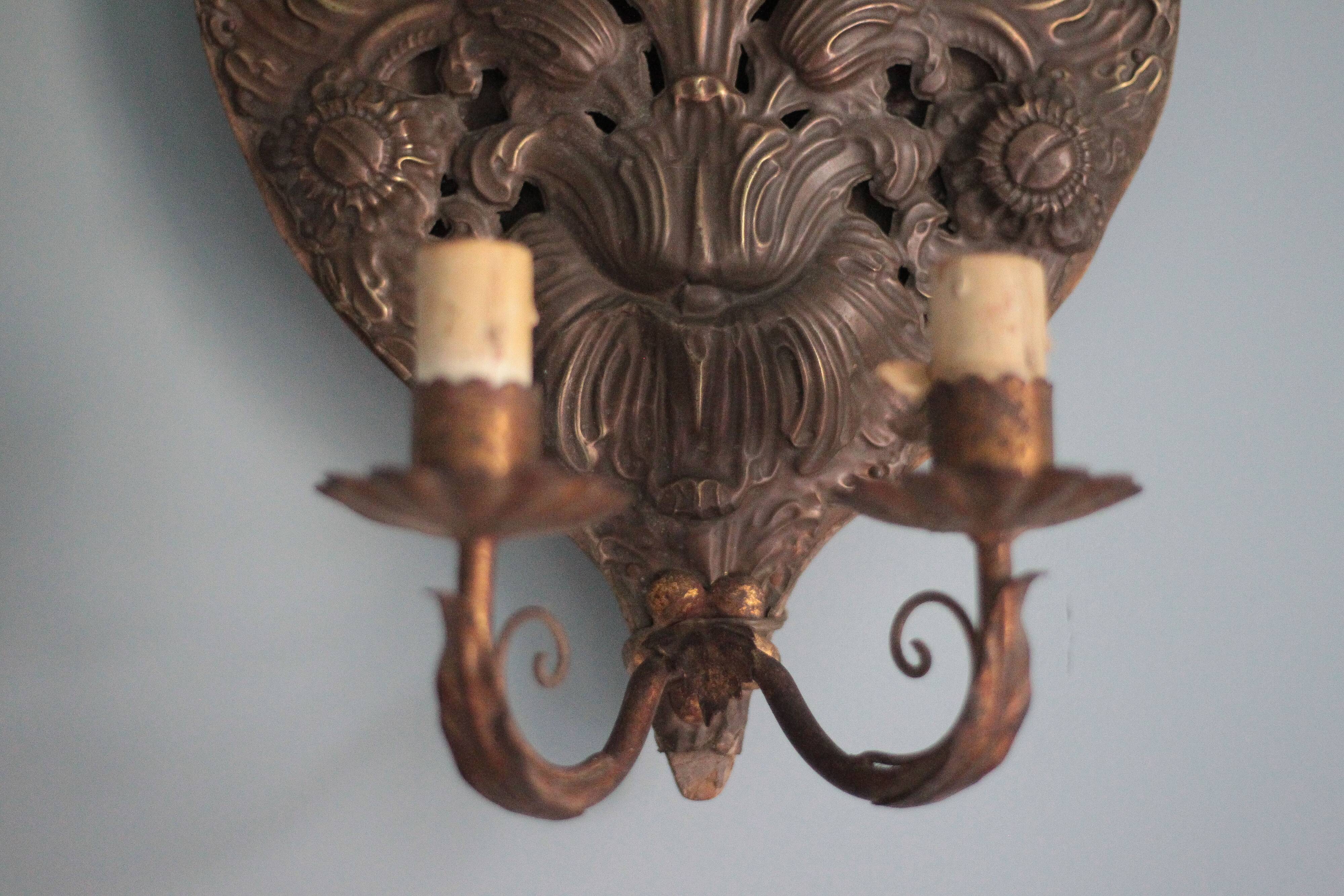 Pair of wall sconces in embossed brass with floral patterns, wall lamp, sconce.