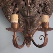 Paire d'appliques laiton repoussé motifs florales, lampe murale, applique