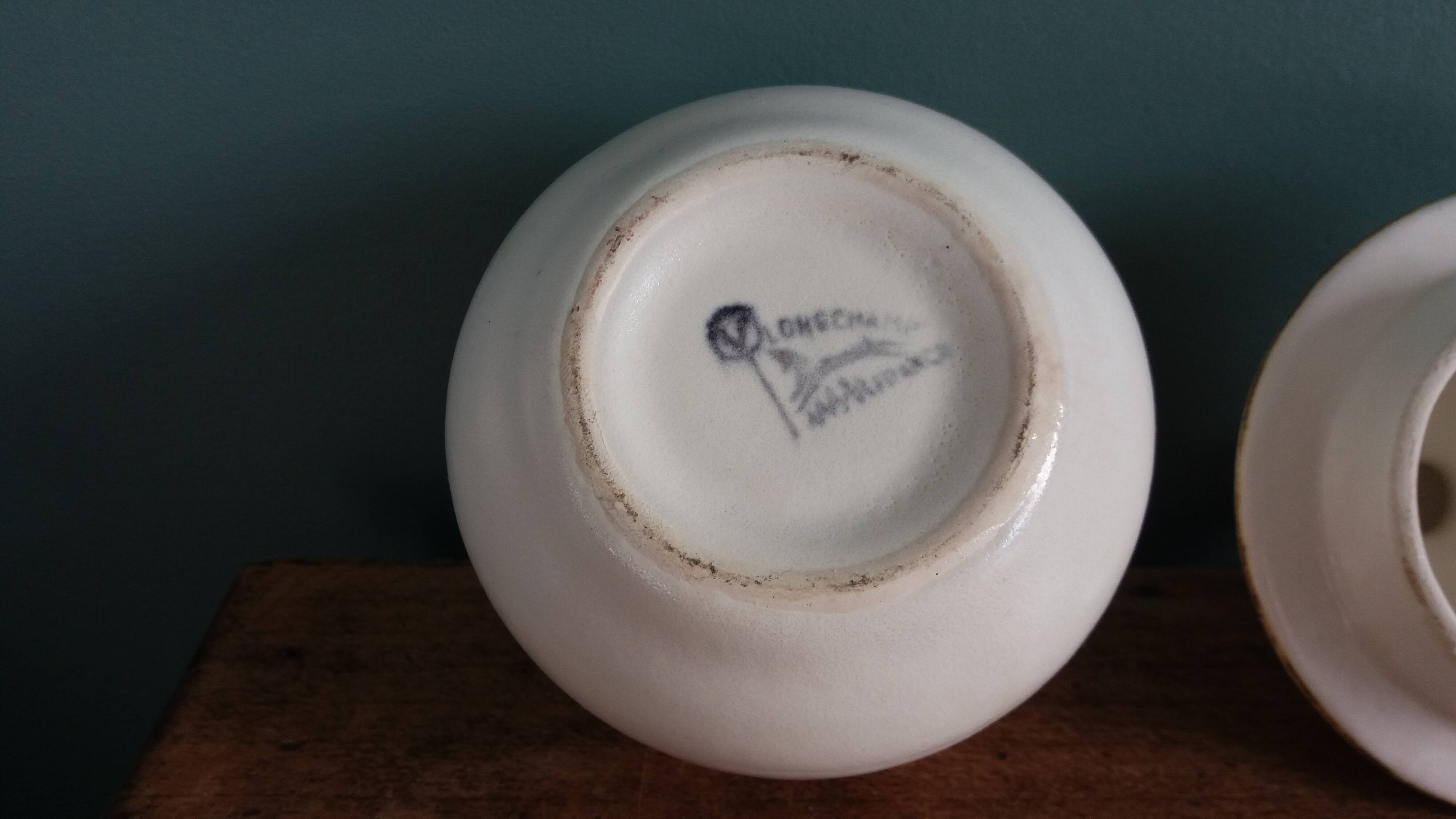 Sugar bowl and milk jug in Longchamp earthenware.