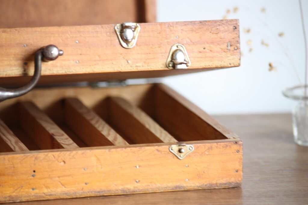 Boite de rangement en bois à fermoir