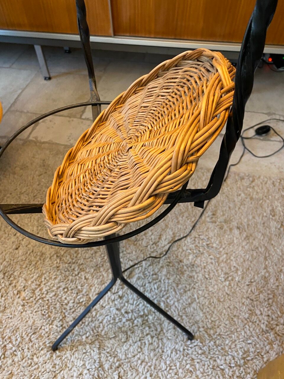 Living room lamp in metal and wicker, raffia lampshade 1950