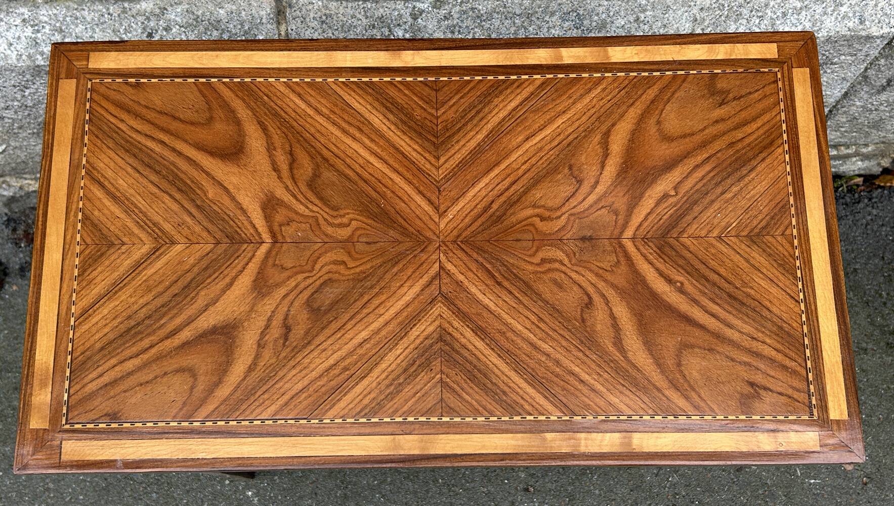 Commode d’appoint Empire tardif en marqueterie fine – fin XIXᵉ siècle