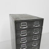 Commode industrielle en acier avec 20 tiroirs