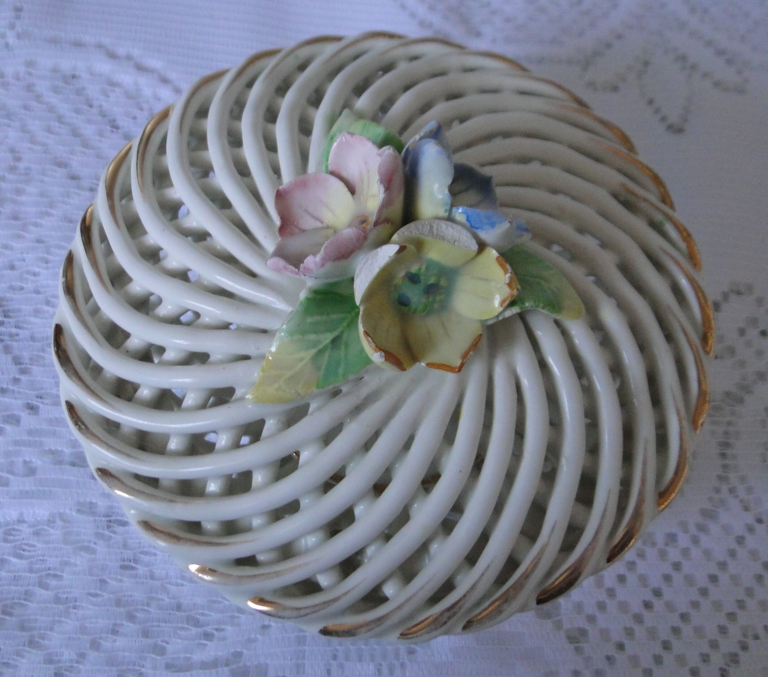 round white ceramic box braided openwork flowers slurry