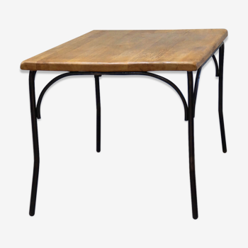 Table acier courbé