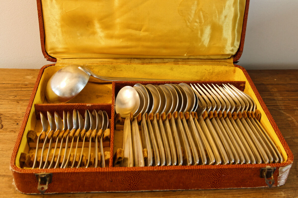 Art Deco cuttlery in silver metal