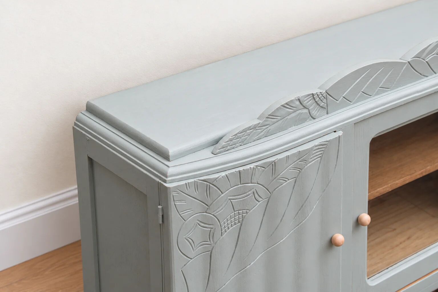 Art Deco sideboard renovated in blue-grey – Bevelled glass and wooden legs – 132.5 cm