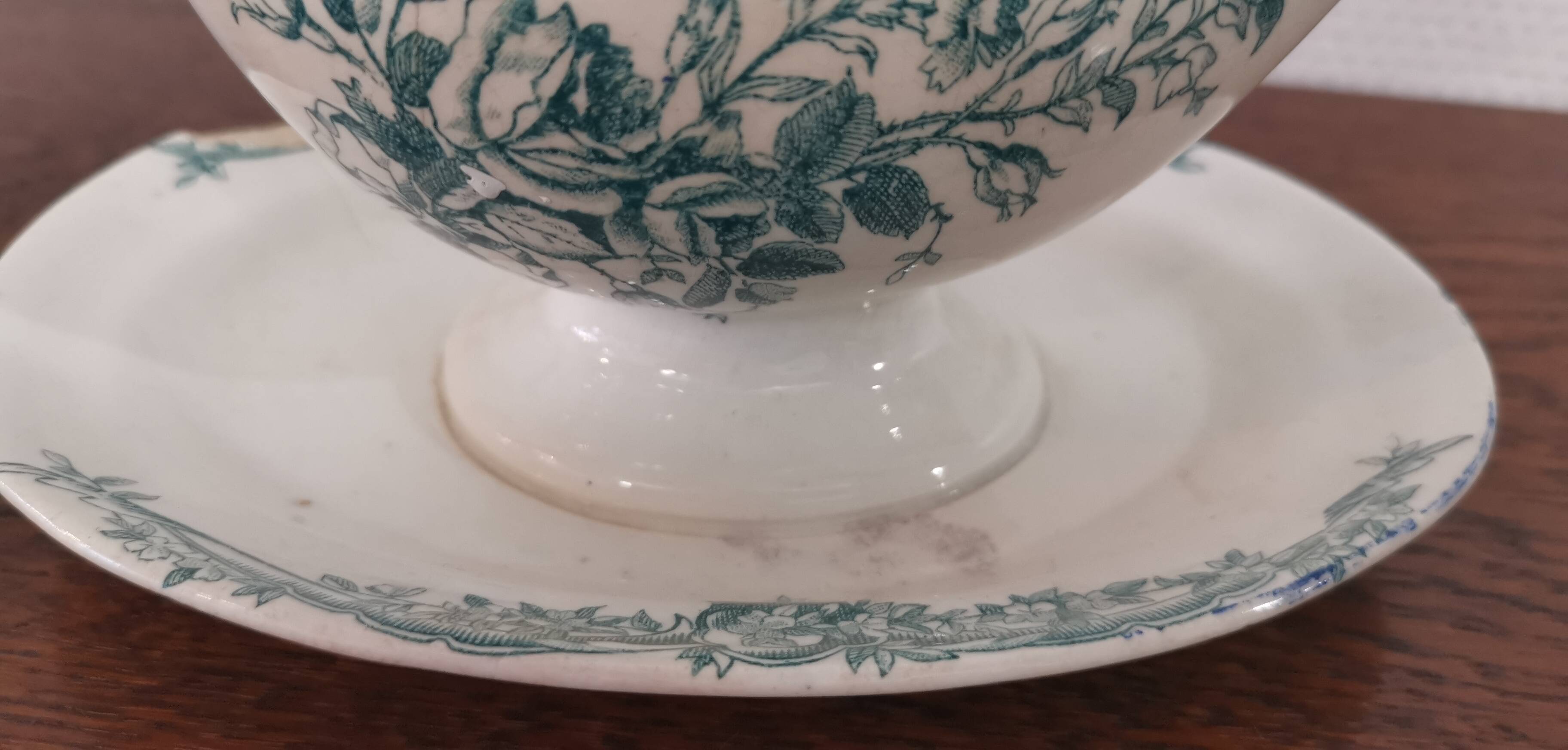 Gravy boat with white and green earthenware handle