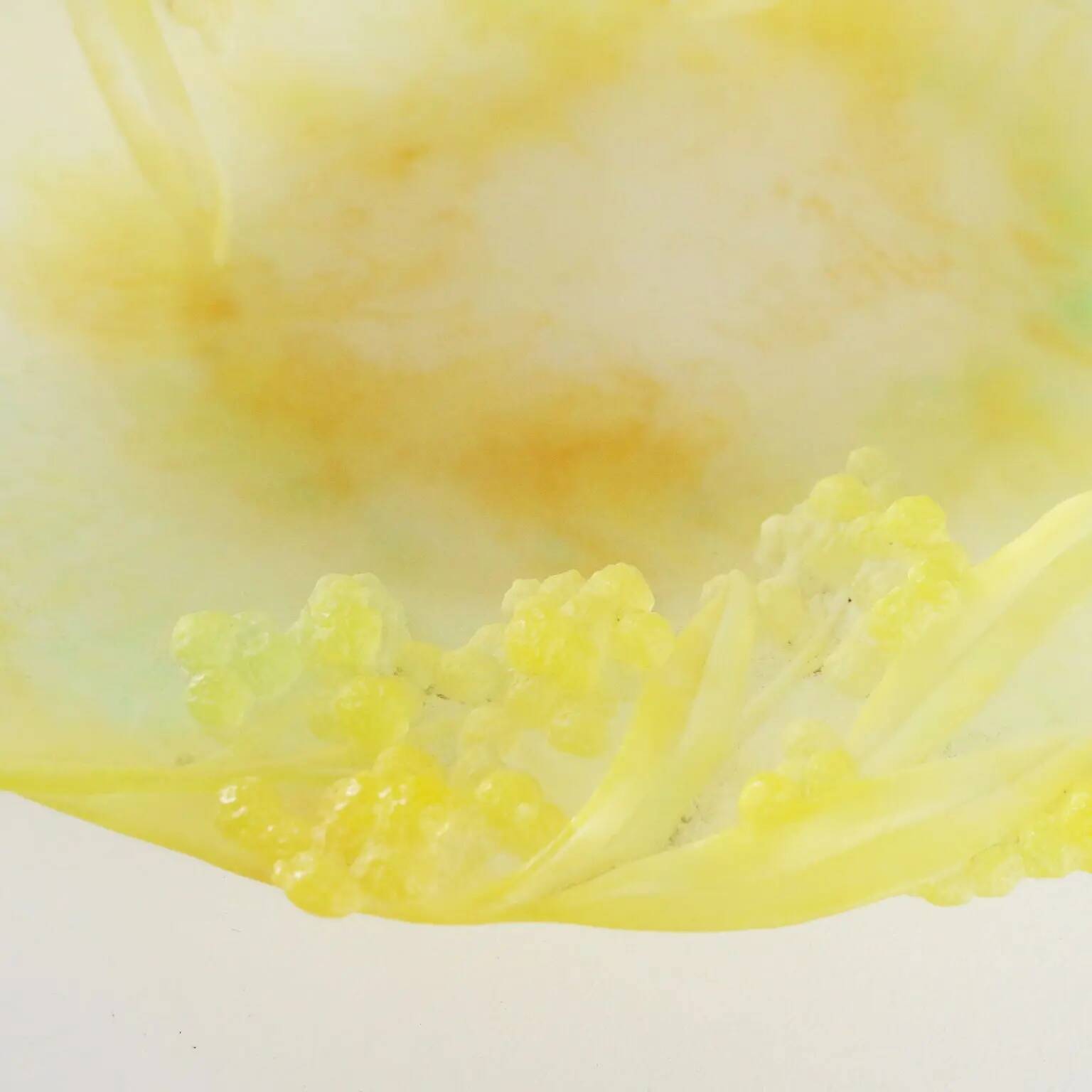 Vintage Mimosa plate by Daum Manufacture in crystal paste, 20th century.