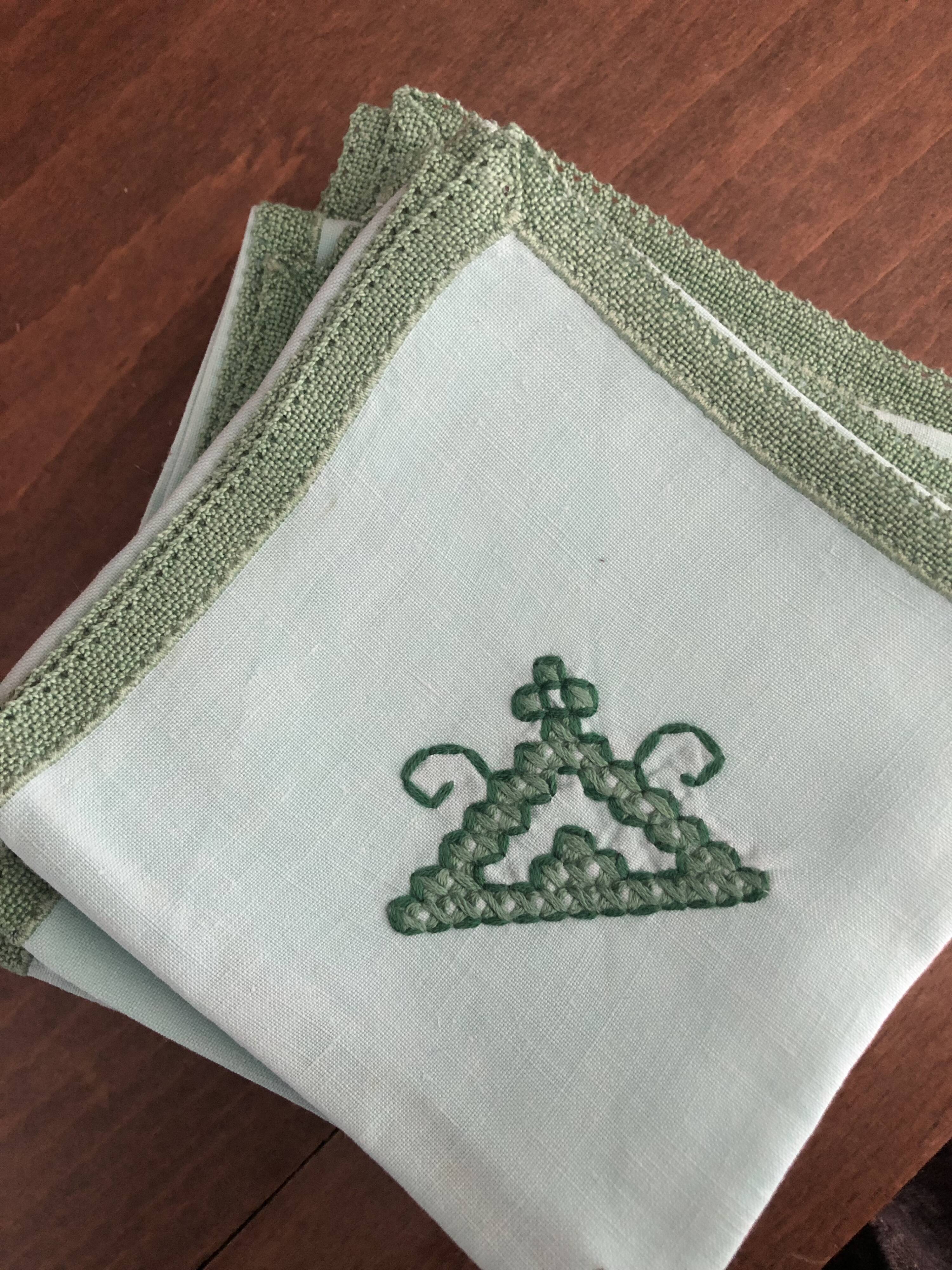 8 vintage hand-embroidered napkins - 38x38 cm - Cotton
