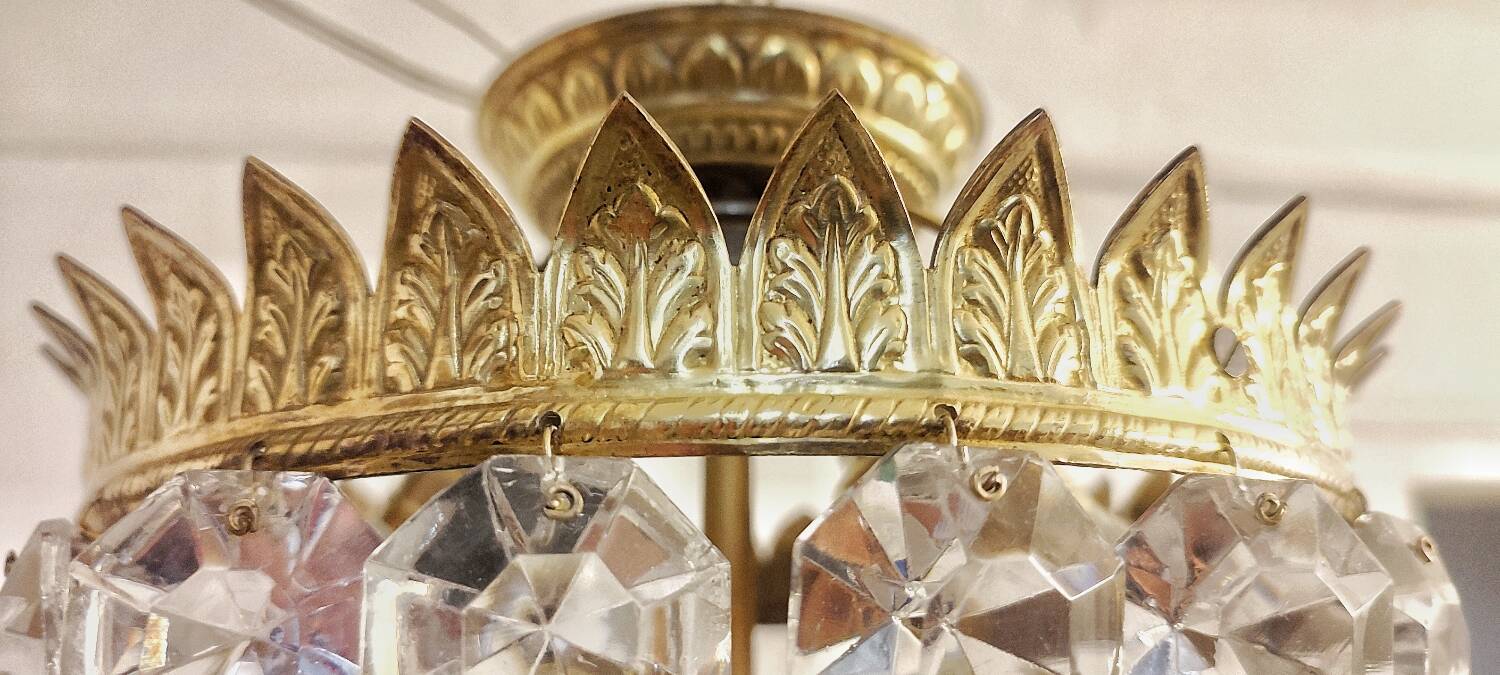 Plafonnier en cristal et laiton. Espagne, années 1950.