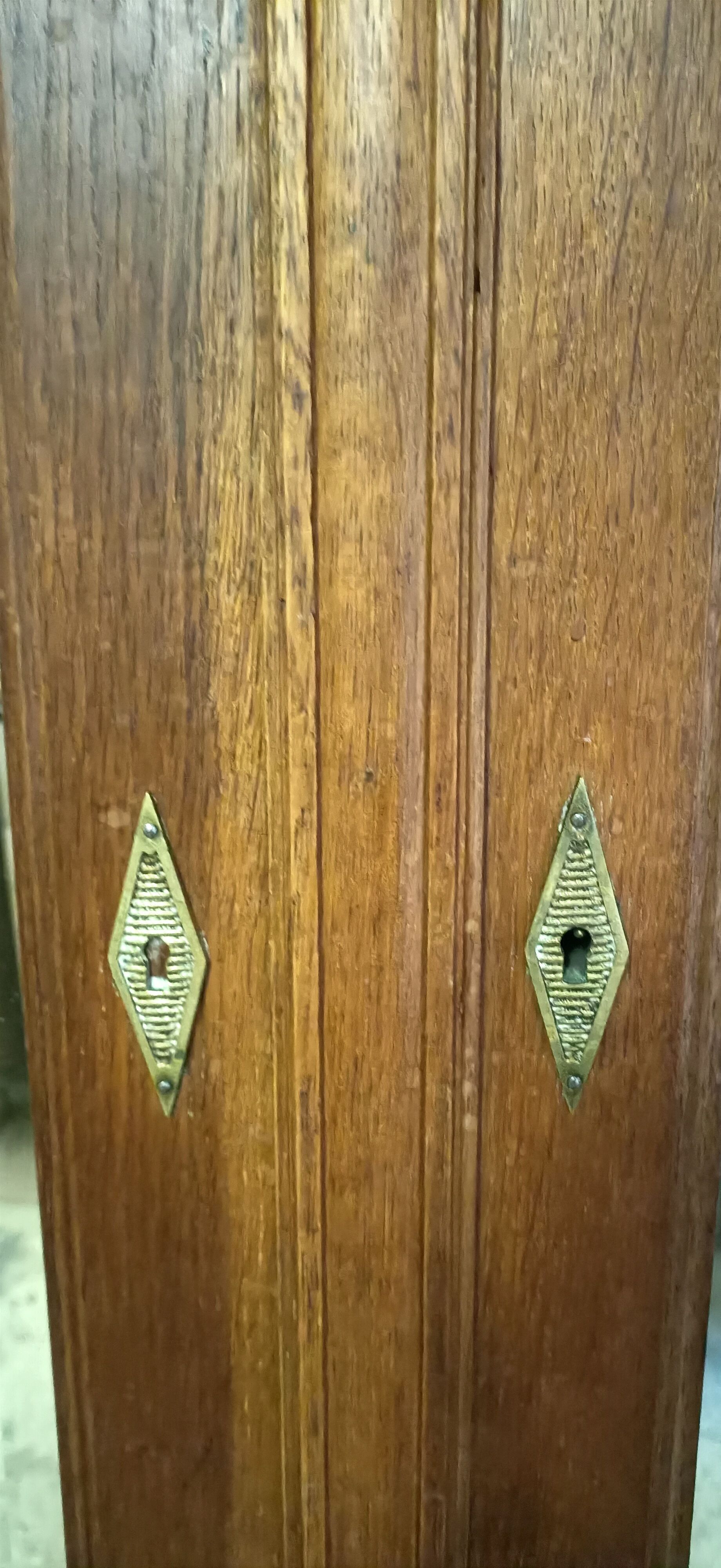 2-door old mirror cabinet