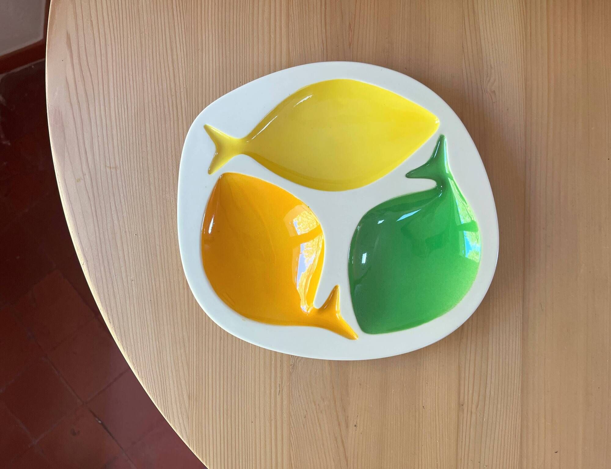 Saint Clément compartment dish from the 1950s-60s.