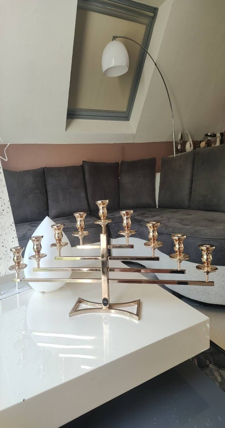 Large Aulica Menorah/Jewish Candlestick with 9 lights. In gold-plated metal.