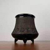 Mid-century studio ceramic tripod vase by Eke Bjeren for Gabriel Keramik, 1960s.