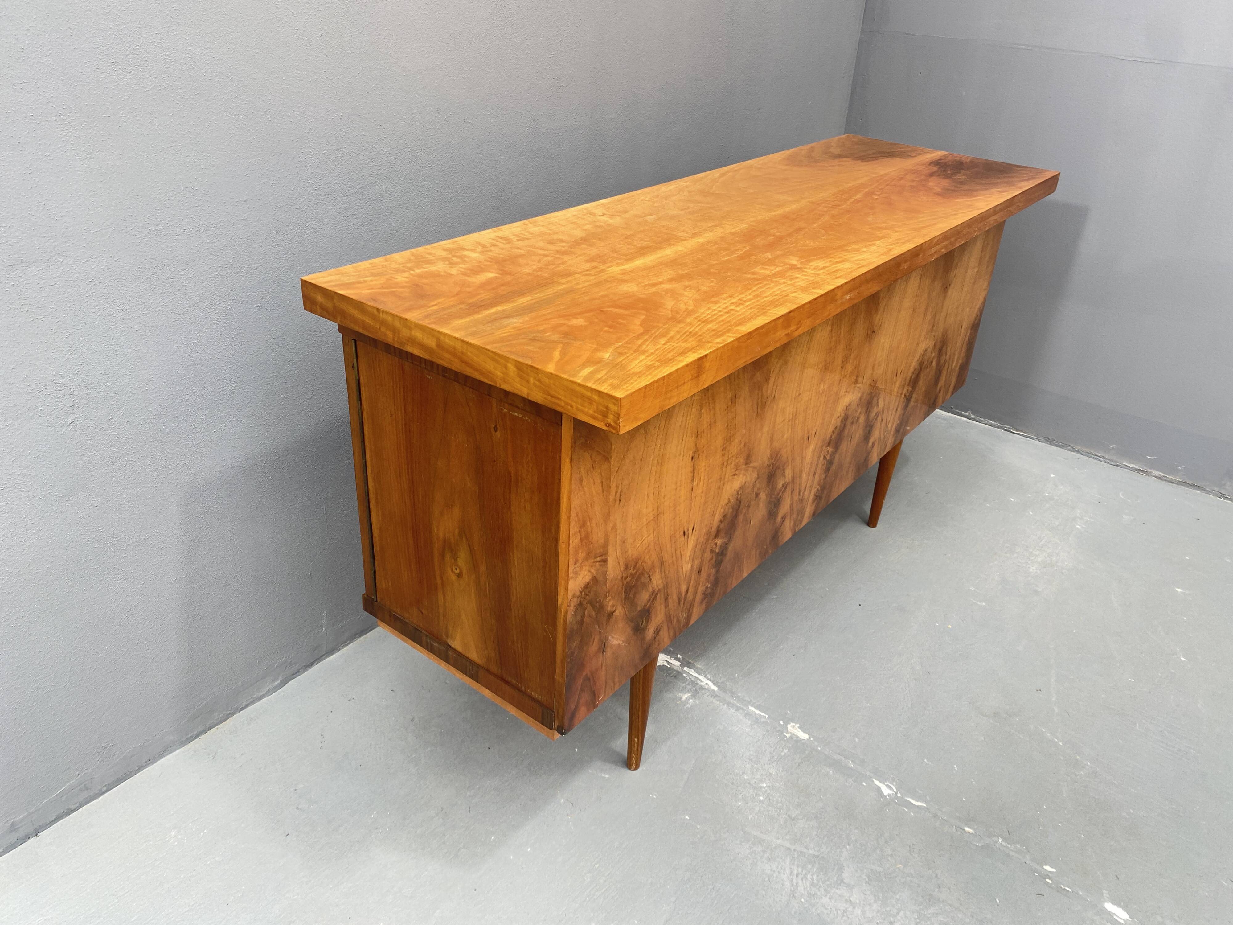 Bureau en noyer du milieu du siècle, années 1970, Tchécoslovaquie