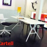 Foldable white Kartell table