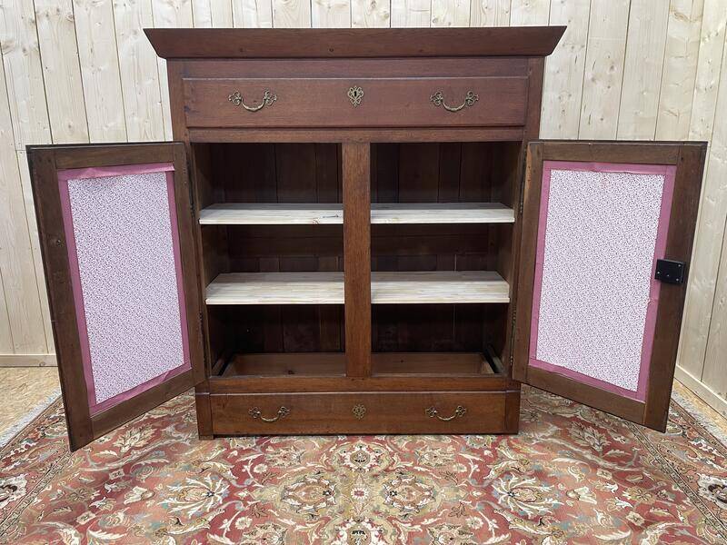 Armoire basse en chêne massif