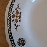 Vintage flat plate in Gien earthenware.