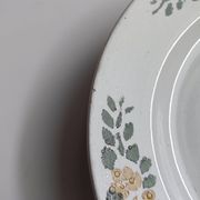 Plat rond à pied ancien signé Labrut frères fleurs