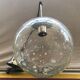 Suspension ancienne boule verre & inclusions blanches + support chrome vintage
