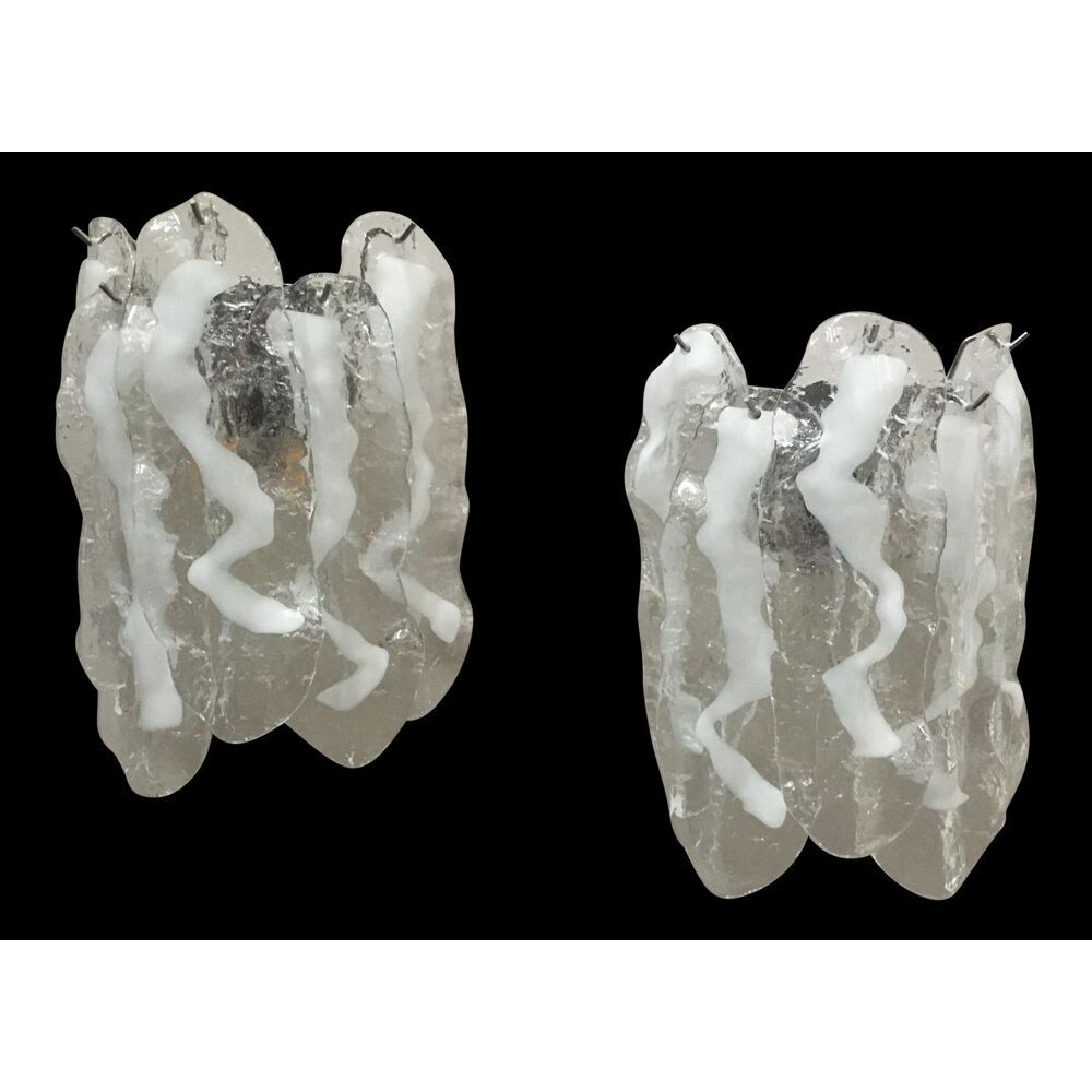 Transapent and white “fiamma” murano glass wall sconce