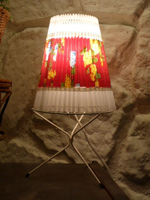 Table lamp, metal base, plastic pleated dayshade and fabrics, design and vintage 1950/60