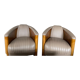 Paire de fauteuils club en cuir et bois
